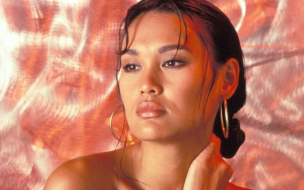 Tia Carrere