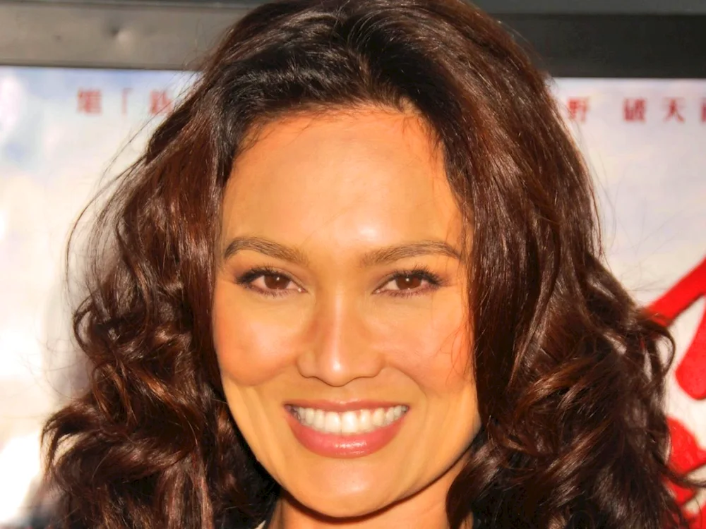 Tia Carrere