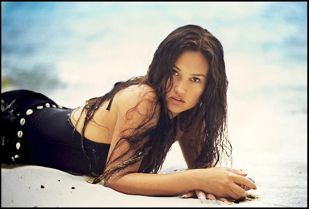 Tia Carrere