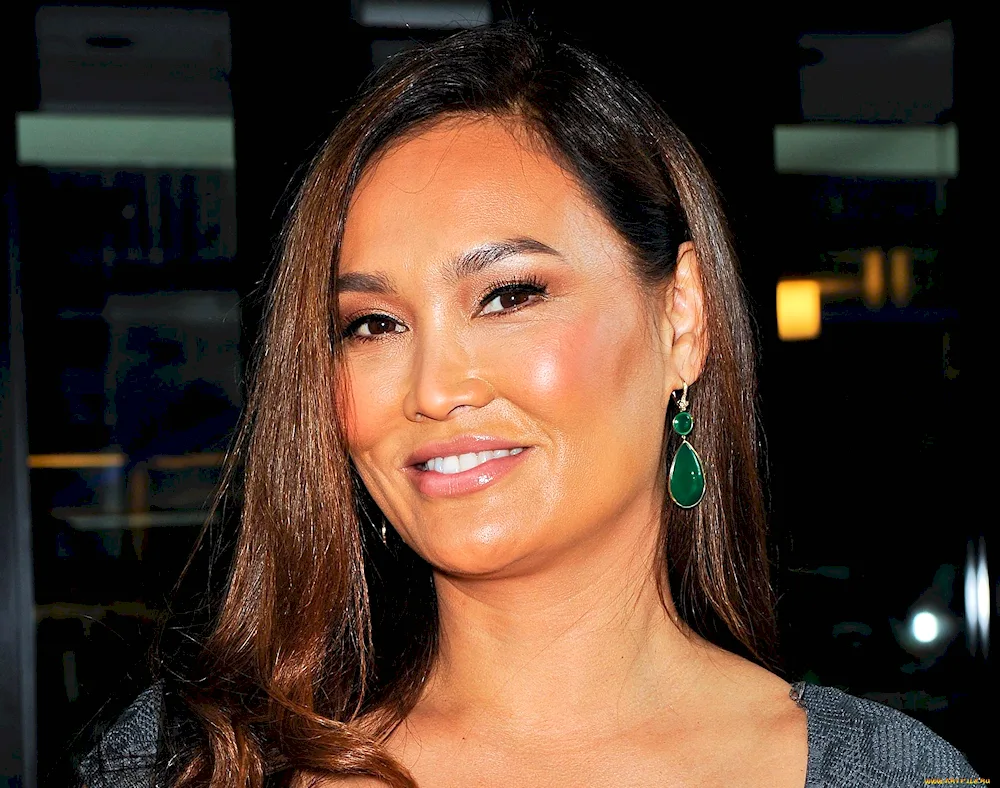 Tia Carrere