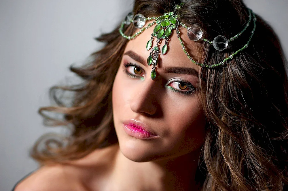 Hairdresses with jewellery