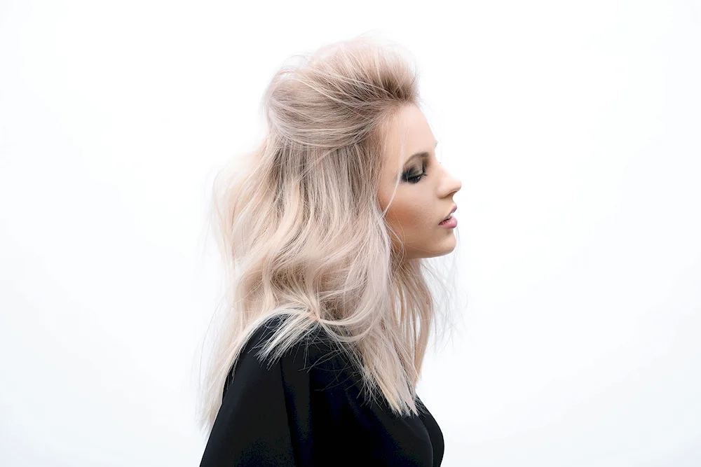 Total blond colouring
