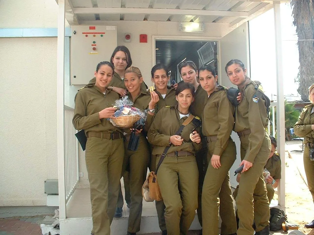 Israeli IDF soldiers' uniforms