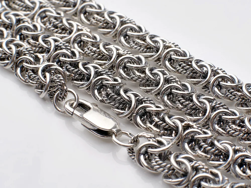 RAMZES chain in silver.