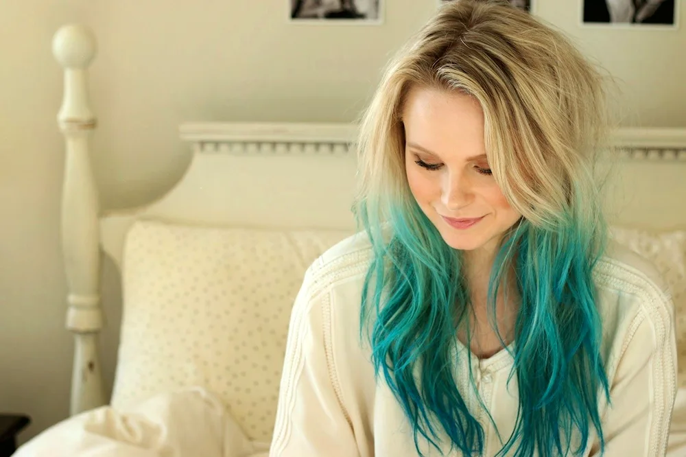 Coloured hair ends