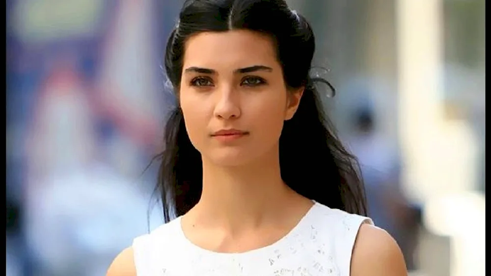 Tuba Büyüküstün actress