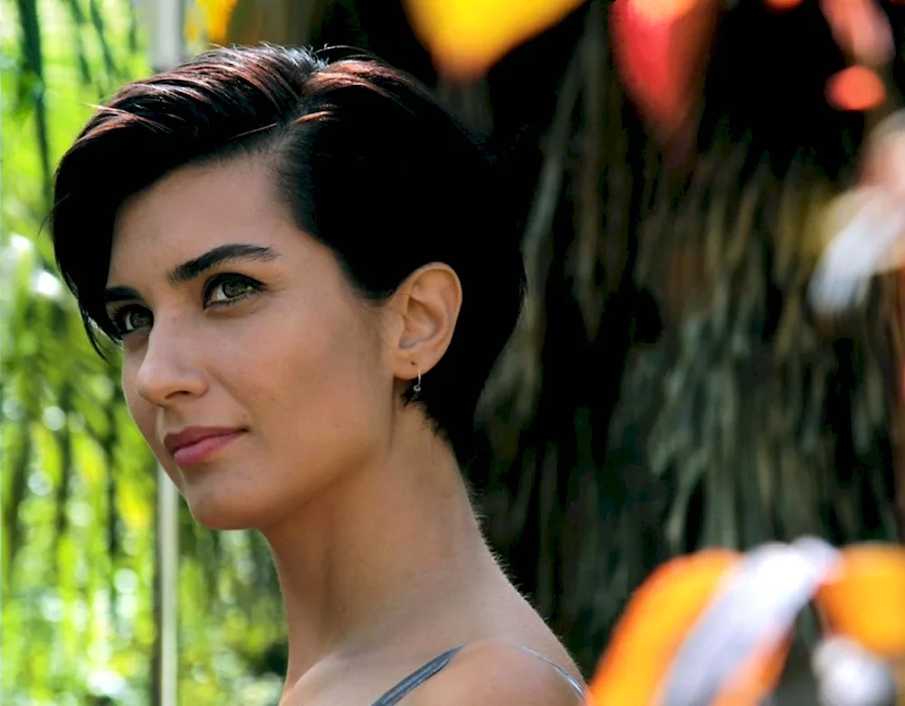 Tuba Buyukustun