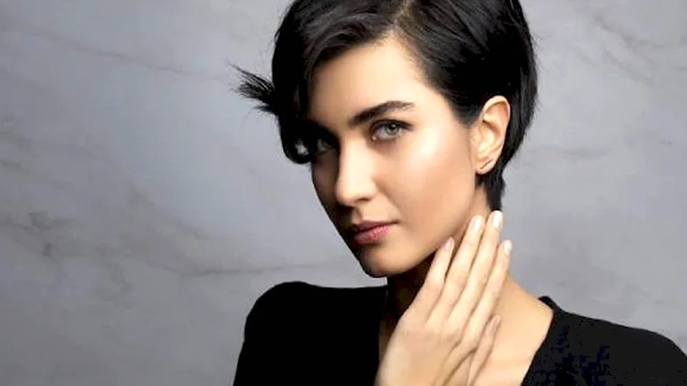 Tuba Buyukustun