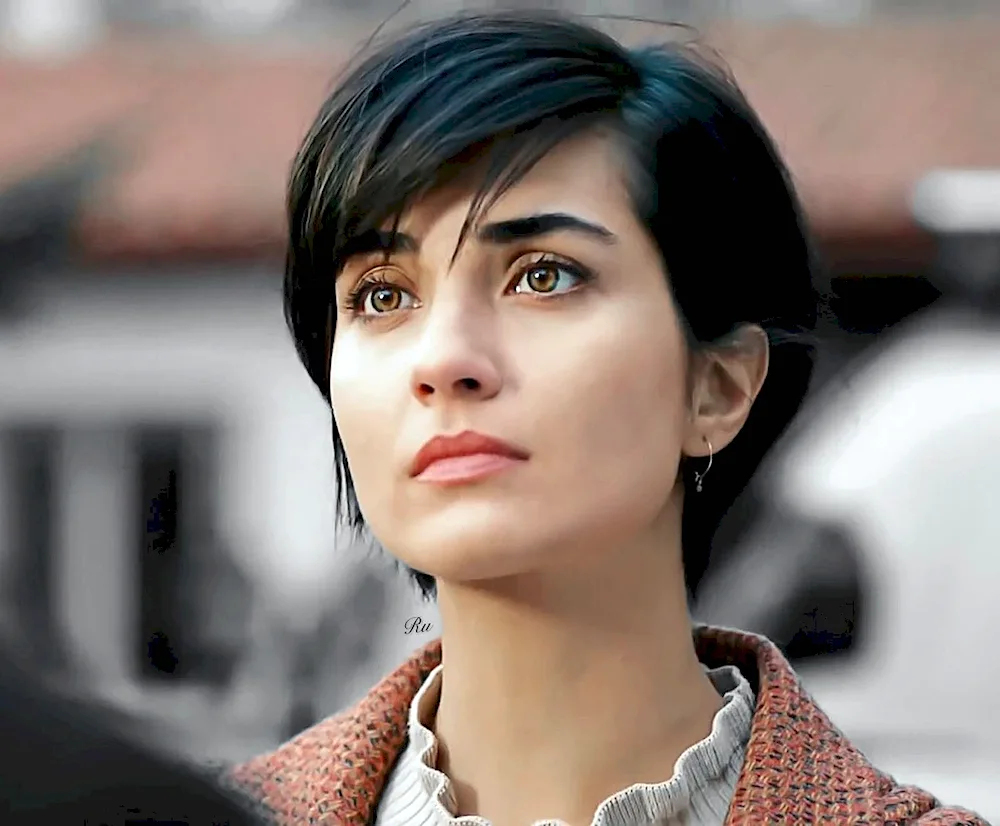 Tuba Buyukustun