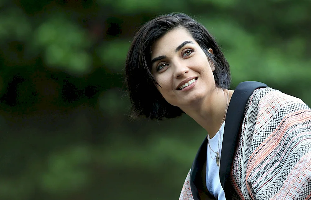 Tuba Buyukustun actress