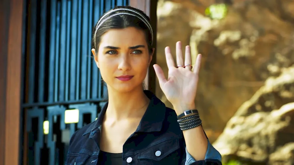 Tuba Buyukustun actress