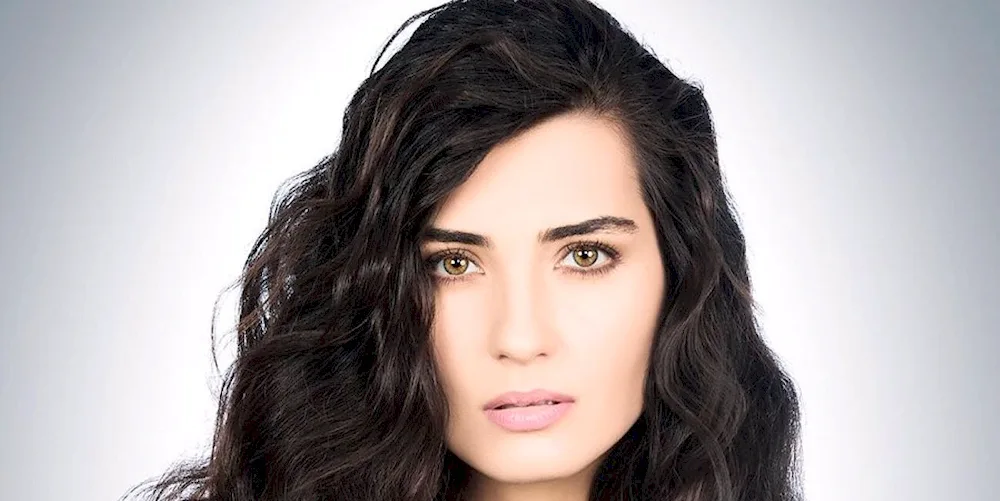 Tuba Buyukustun