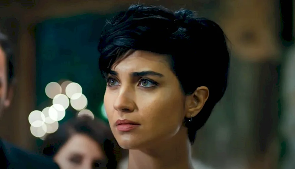 Tuba Buyukustun actress