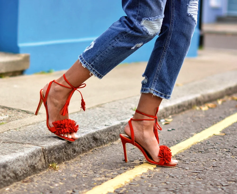 Bag and shoes of the same colour