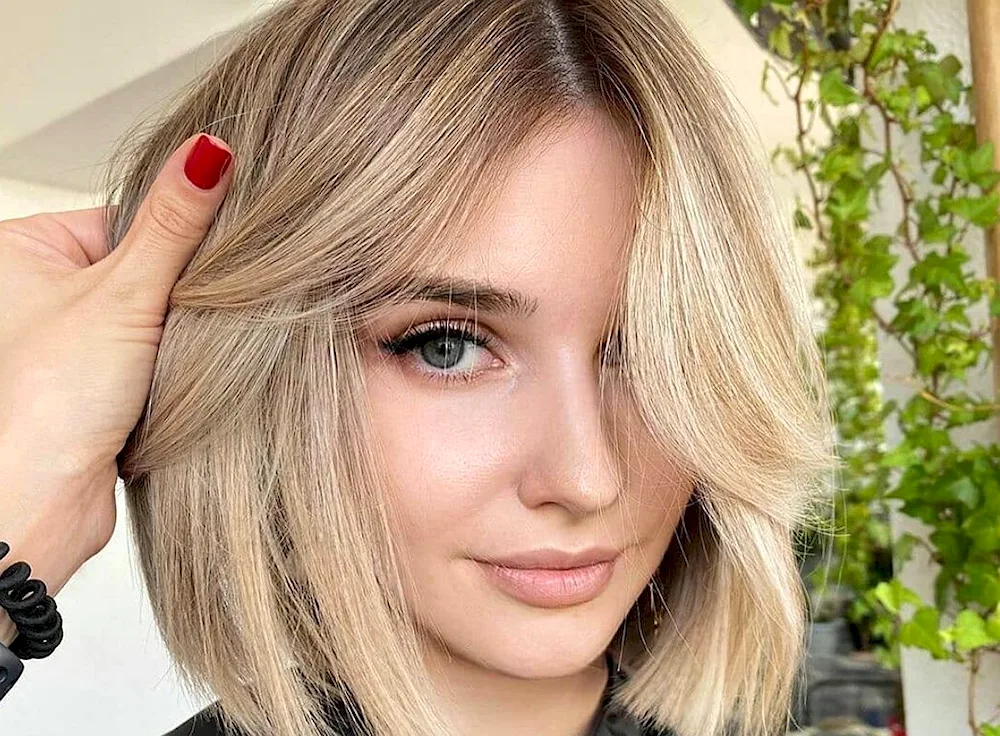Shaggy long bangs
