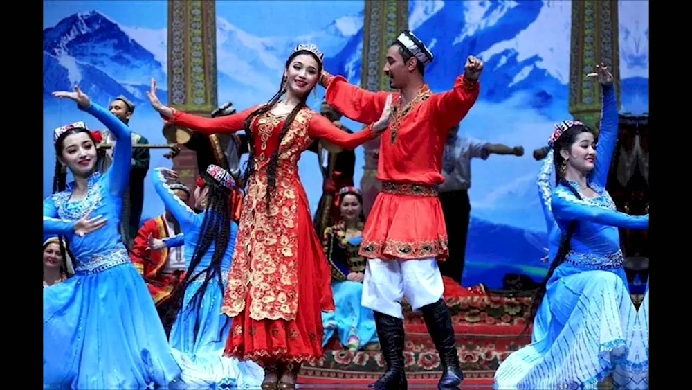 Uzbek national clothes dances