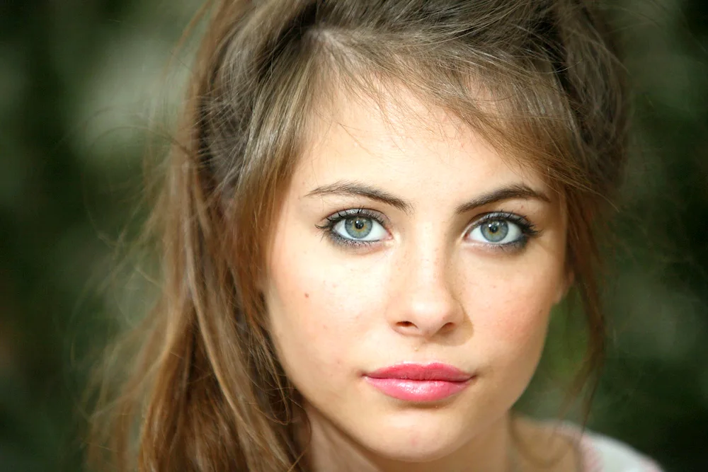 Willa Holland eyes