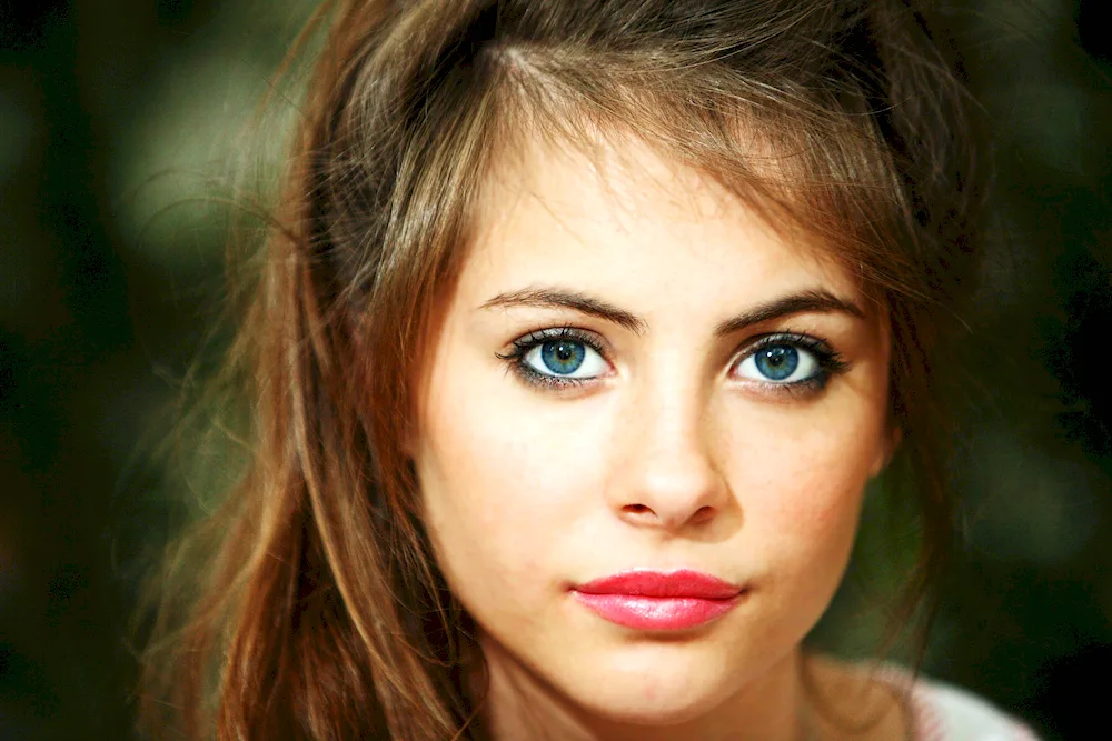 Willa Holland eyes