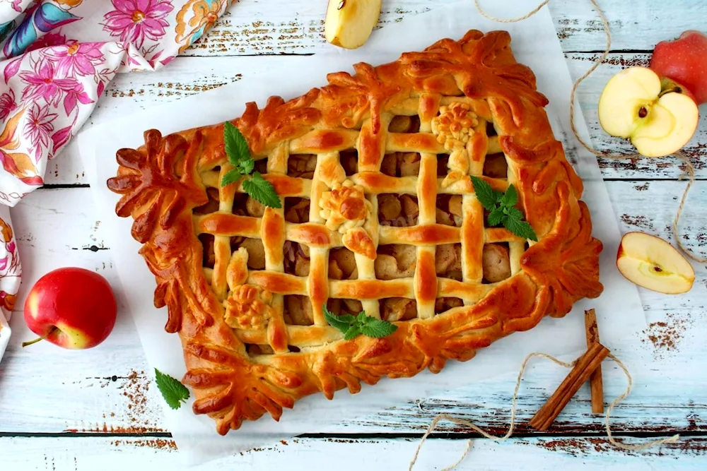 Decorating yeast pies
