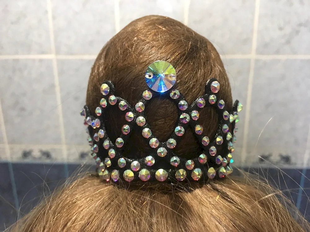 Head ornament for rhythmic gymnastics