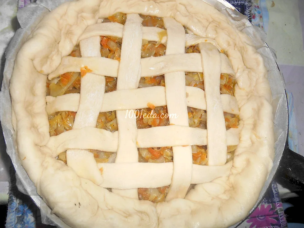 Decorating a yeast dough pie with cabbage