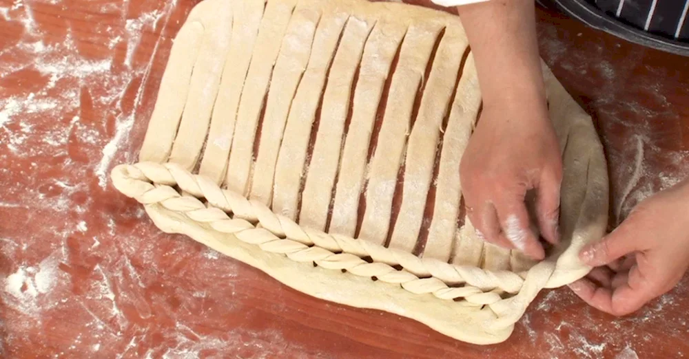 Decorating a cabbage pie