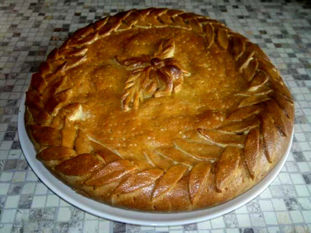 Decorating a closed pie