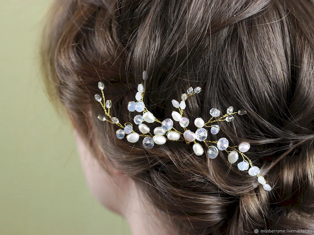 Wedding hairstyles with pearls