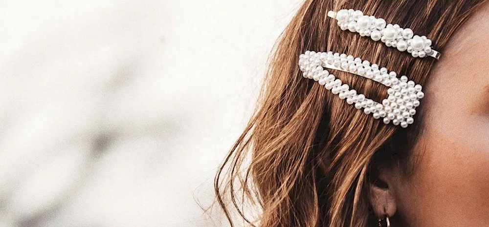 Hairdresses with hairpins