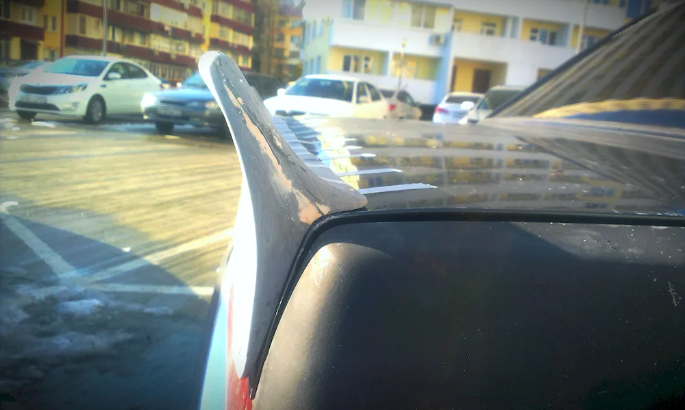 Ducktail for hatchback