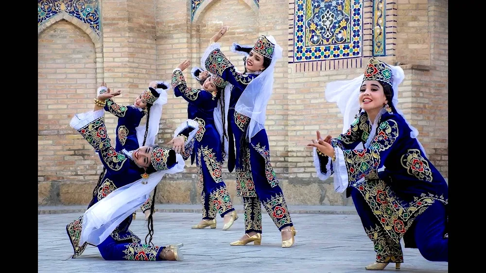 Uzbek national costume Khorezm