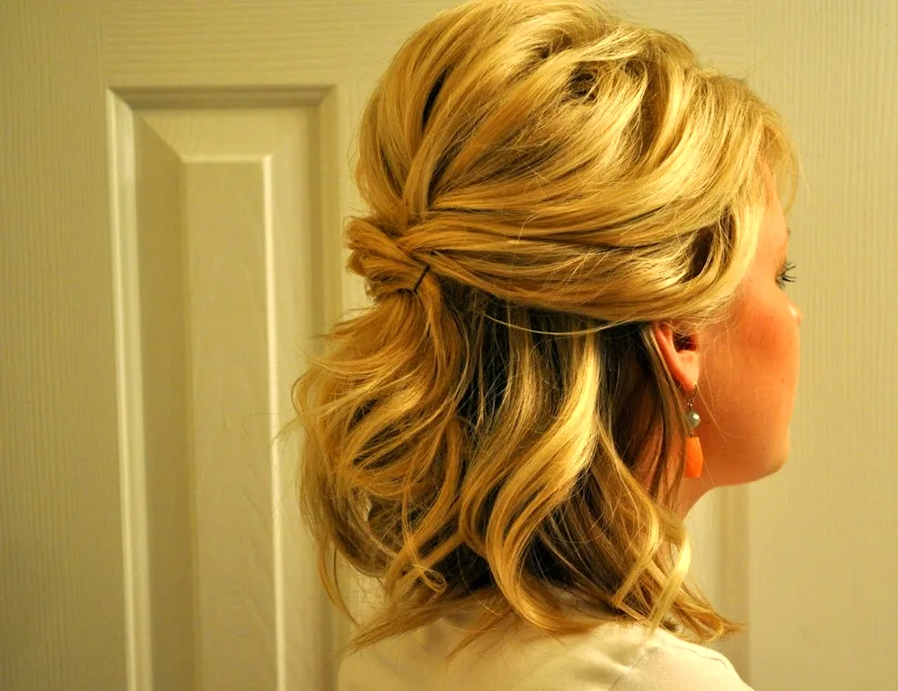 Evening mallow hairstyle for medium hair