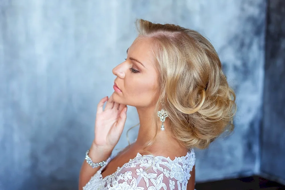 Hair for mum of the bride on medium hair