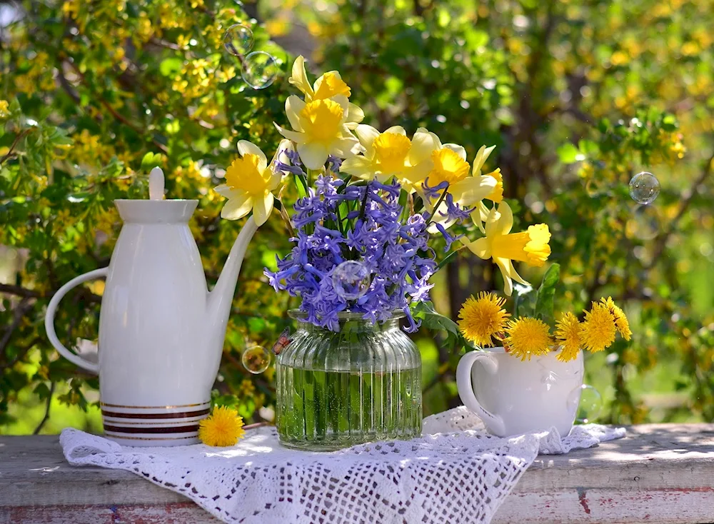 Spring tea drinking