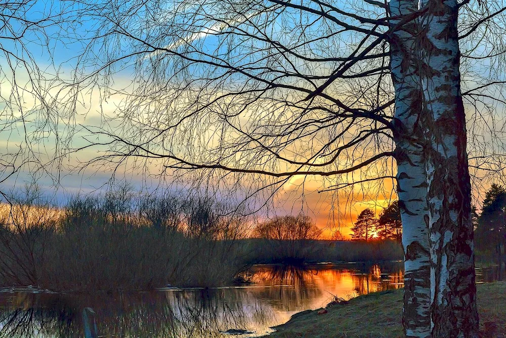 Early Spring river. Spring evening
