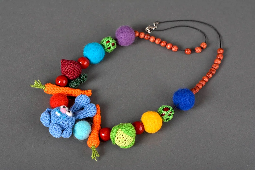 Decorations beads