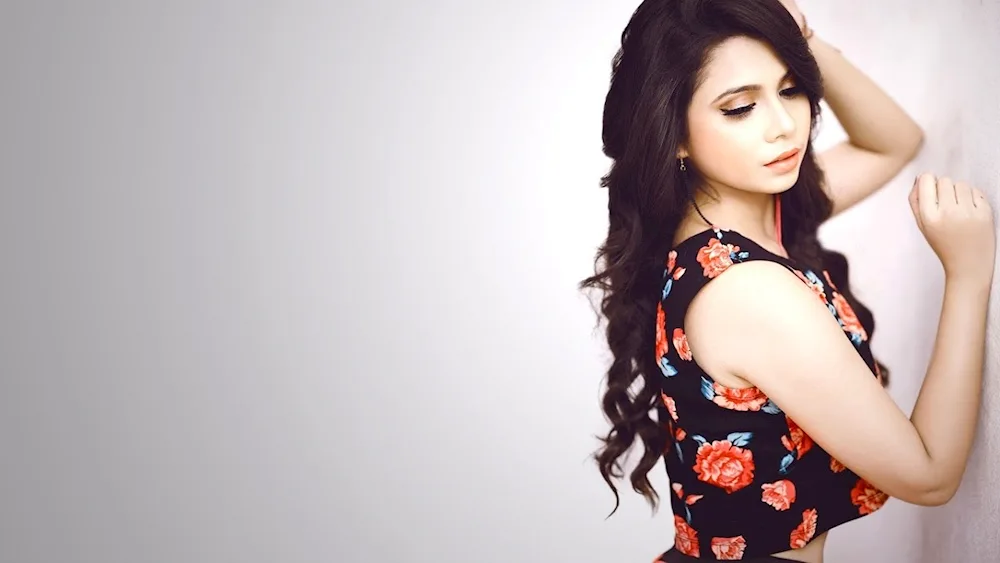 Victoria Justice Azerbaijani