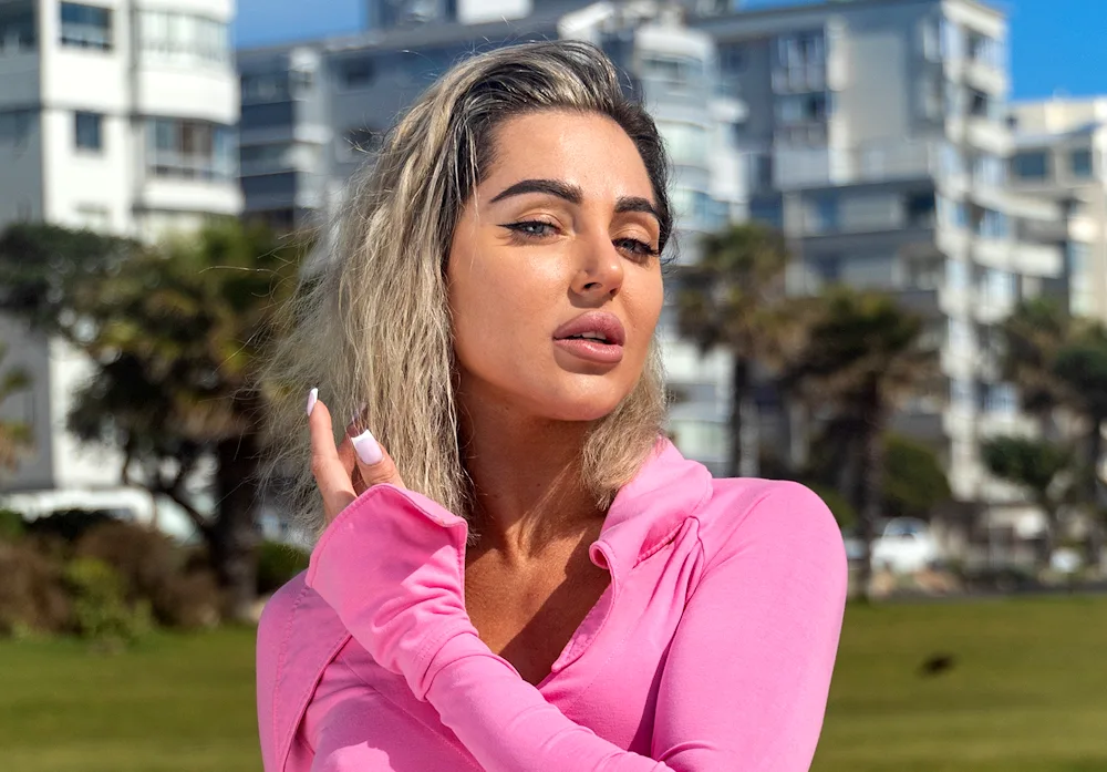 Violetta Chikovani eyebrows