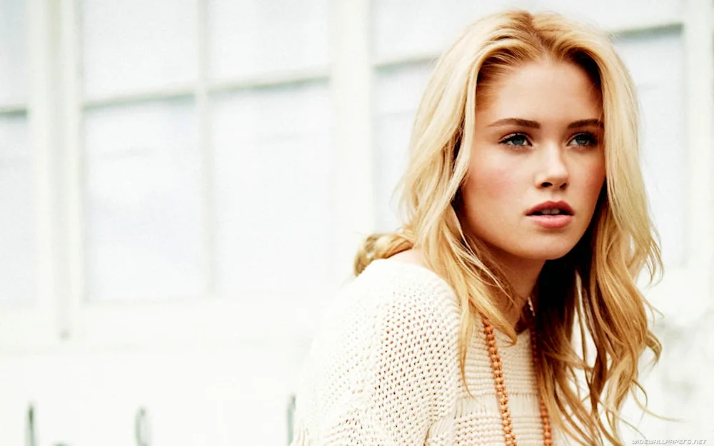 Virginia Gardner 2022