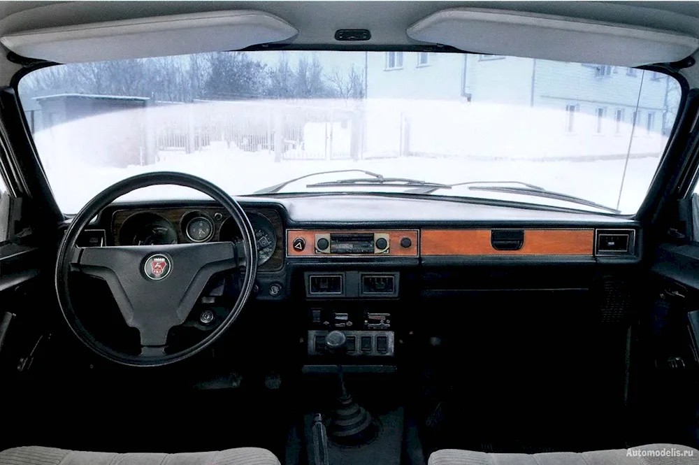 Volga GAZ 3102 saloon