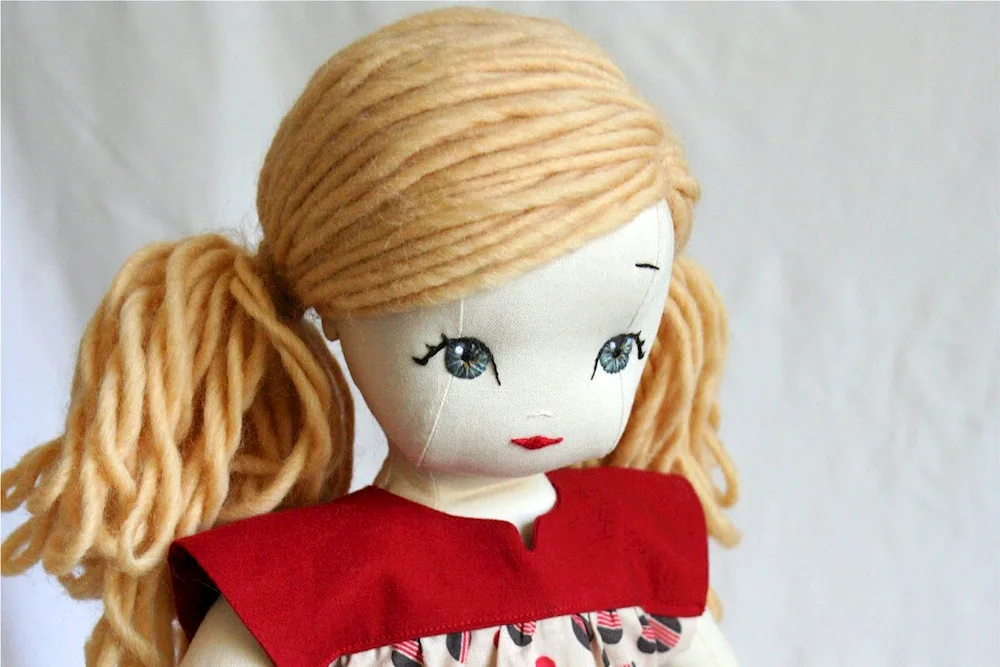 Hair for yarn dolls