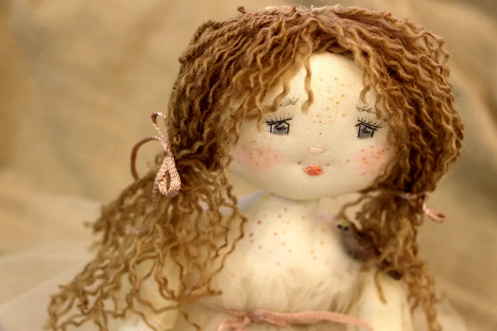 Hair for textile dolls from yarn