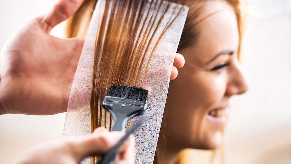 Men's haircut with scissors