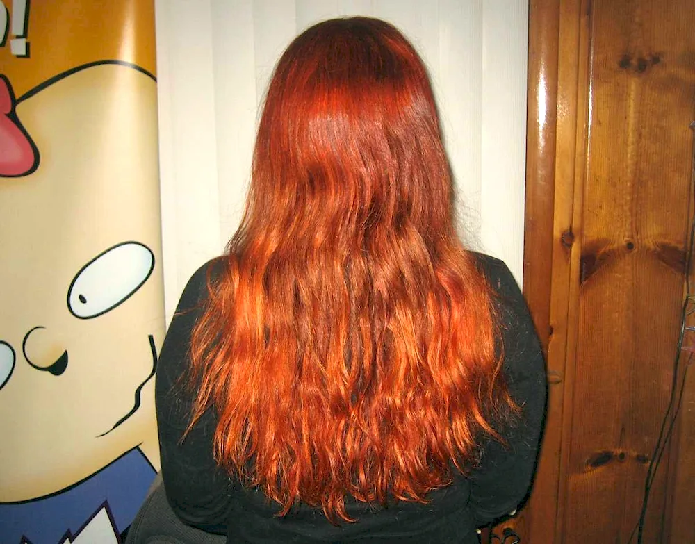 Henna hair colouring