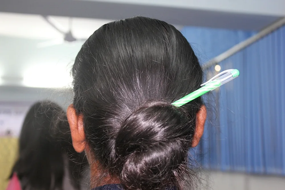 Hairpins with loose hair