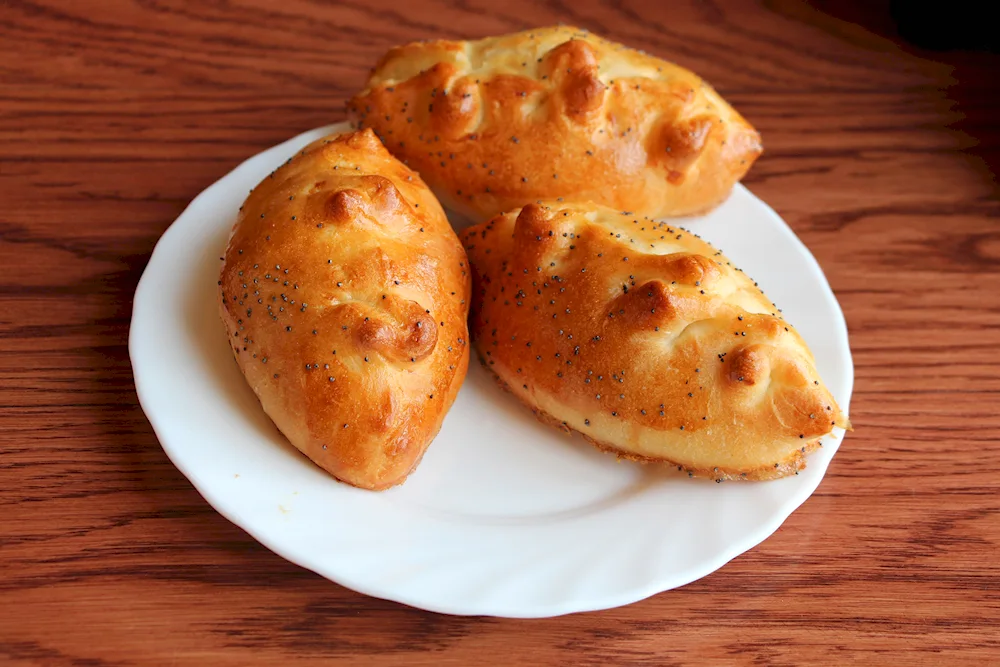 Baking pirozhki