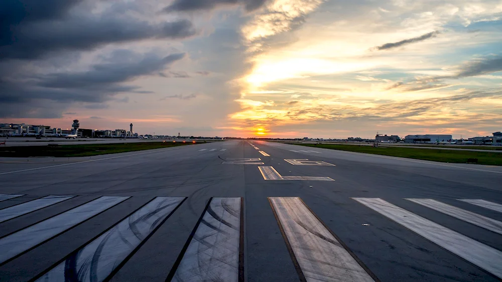 Boeing 747 taking off