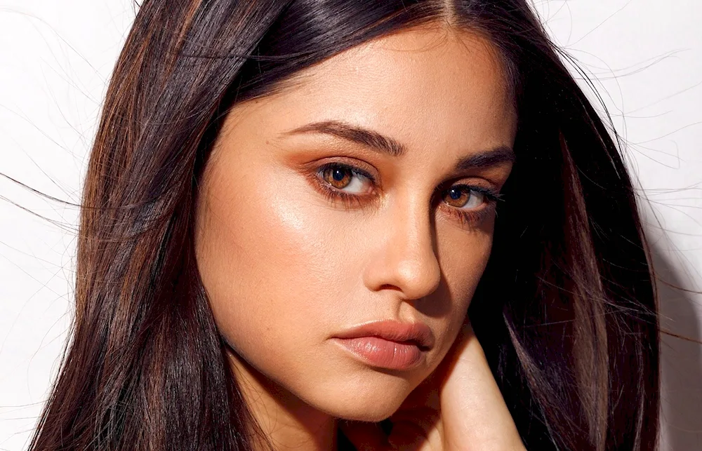 Yvette Monreal