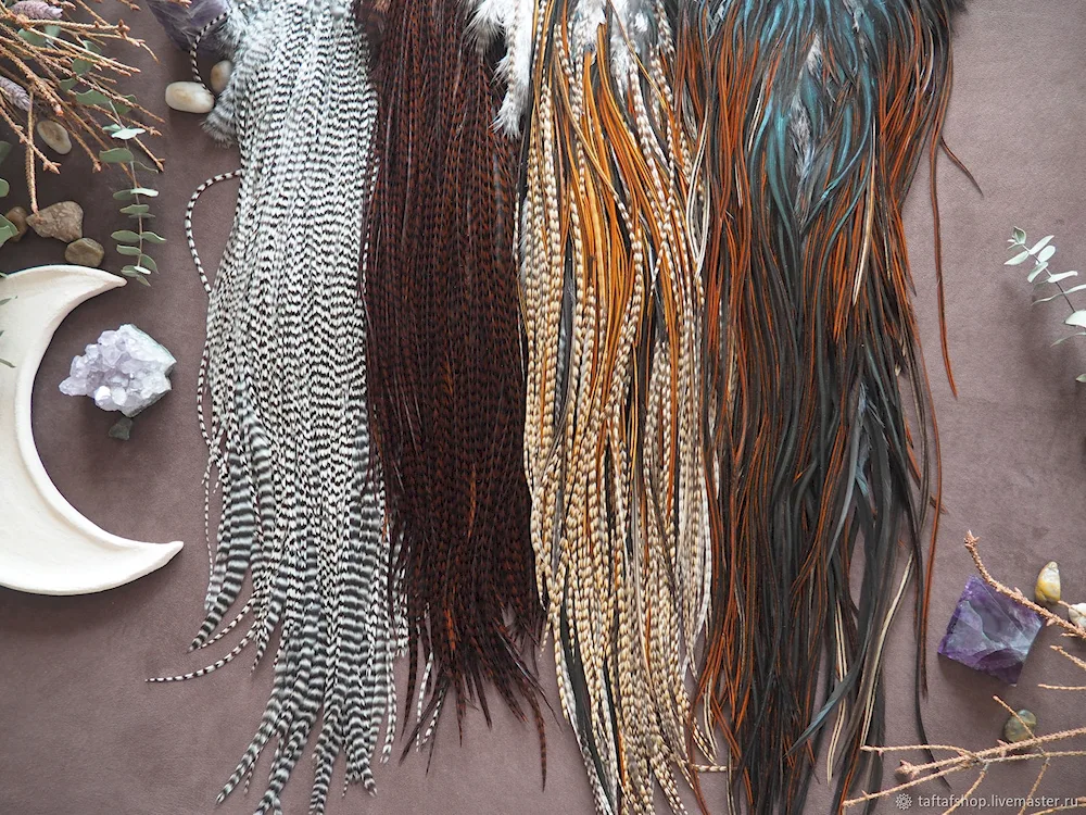 Feather bobby pins with feathers