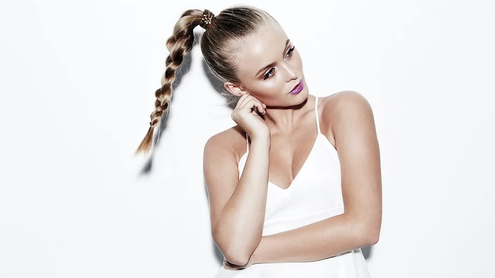 Hairstyle on the side